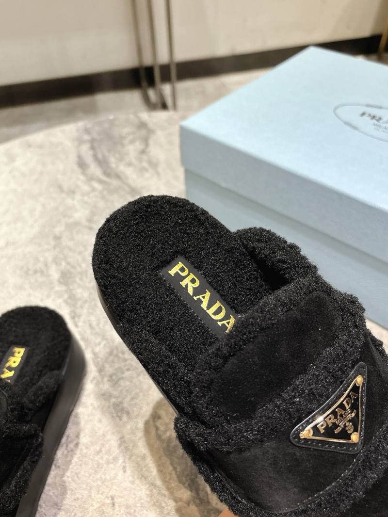 Pra*a slippers